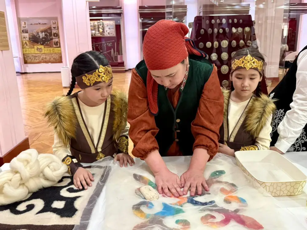 В Национальном центральном музее ко Дню «Шаңырақ» представили традиции казахского ремесла (2)