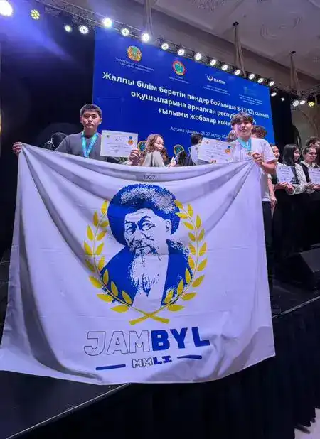 Ракетная платформа и бионический робот: карагандинцы взяли золото на национальном конкурсе (5)