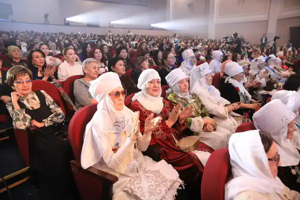 В честь Международного женского дня – 8 Марта в Өнер орталығы прошел праздничный концерт (9)