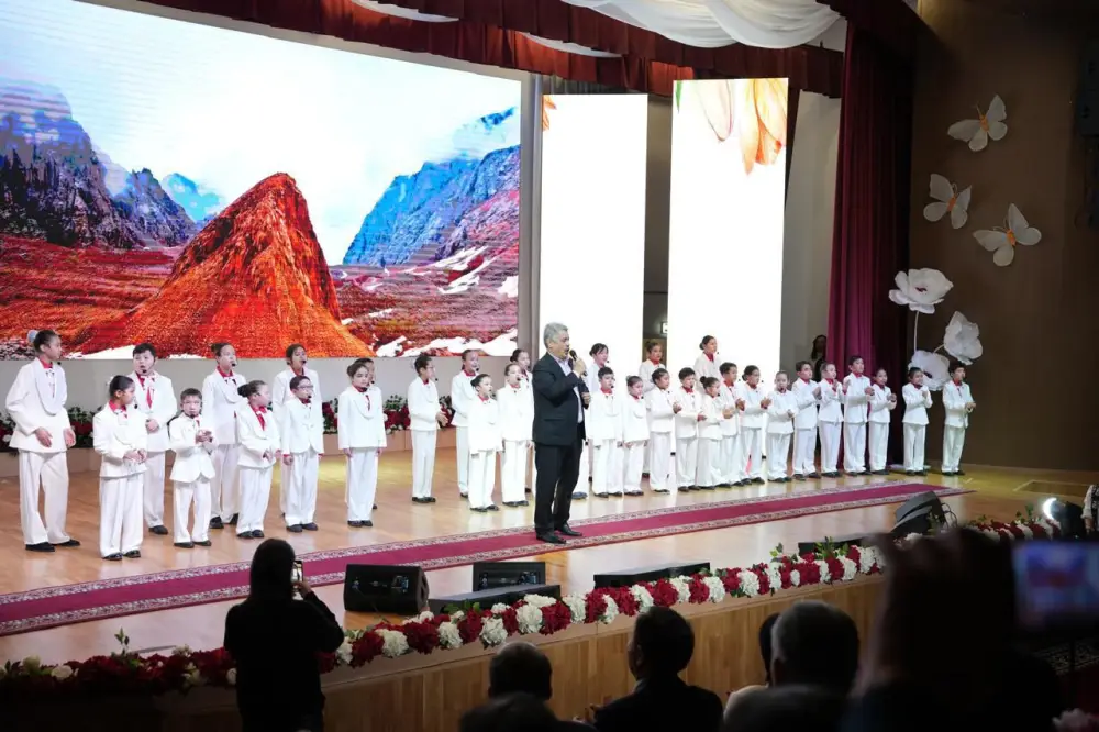 В Алматы прошёл праздничный концерт «Алғыс айтар ұрпақ бар», посвящённый ветеранам педагогики (3)