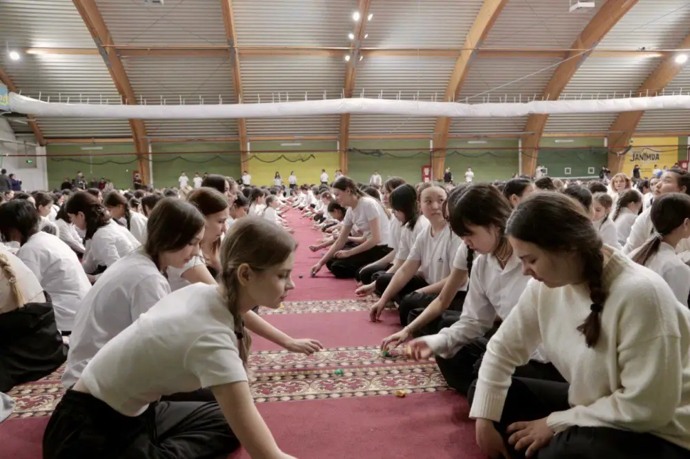 В Кокшетау установлен национальный рекорд по игре бес асық (8)