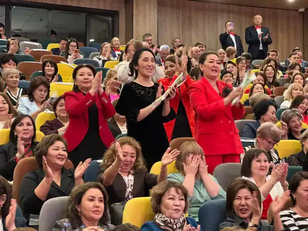 В Астане прошел праздничный вечер, посвященный Международному женскому дню (2)