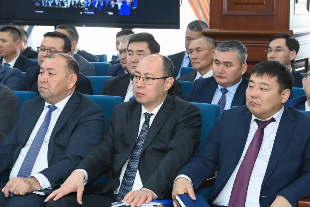 Обсуждены вопросы реализации норм новой Конституции (3)