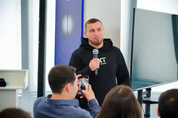 В Астане обсудили проект новой Конституции с участием молодежи и экспертного сообщества (3)