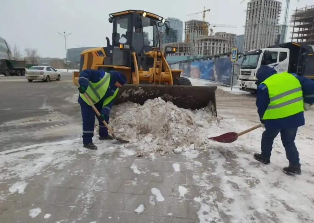 Около 1800 единиц спецтехники задействовано в снегоуборочных работах в Астане (3)