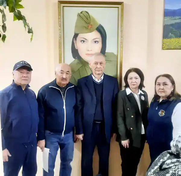 В Астане прошел шахматный турнир среди пенсионеров и молодежи (4)