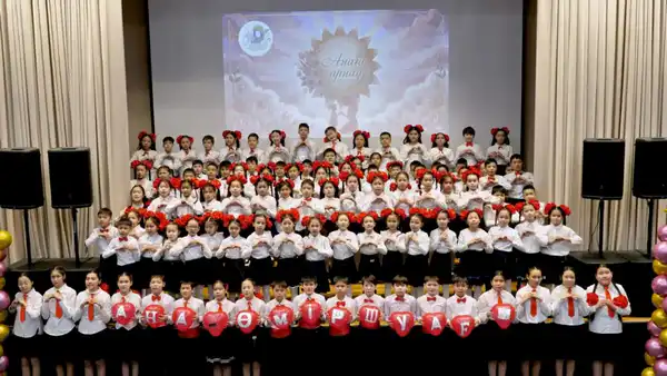 Праздничный хор учащихся и малышей одновременно зазвучал в Астане в честь Международного женского дня (8)