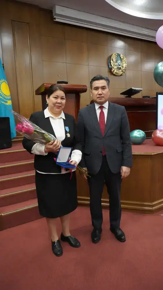 Вручены государственные награды от имени Президента в честь 8 Марта (9)