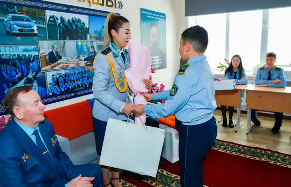 «Закон и порядок»: урок мужества для столичных школьников провели победители UAE SWAT Challenge (6)