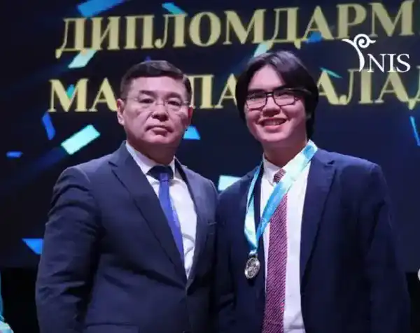 Ракетная платформа и бионический робот: карагандинцы взяли золото на национальном конкурсе (8)