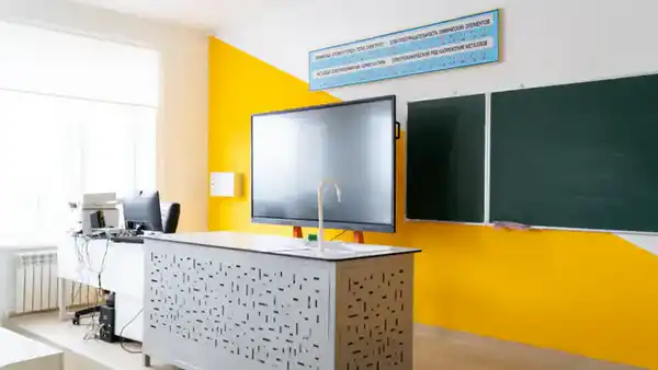 Почти 89 тысяч ученических мест введено за счет средств, изъятых у коррупционеров (4)