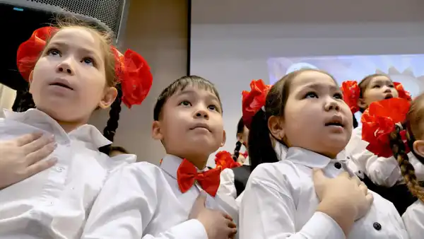 Праздничный хор учащихся и малышей одновременно зазвучал в Астане в честь Международного женского дня (3)