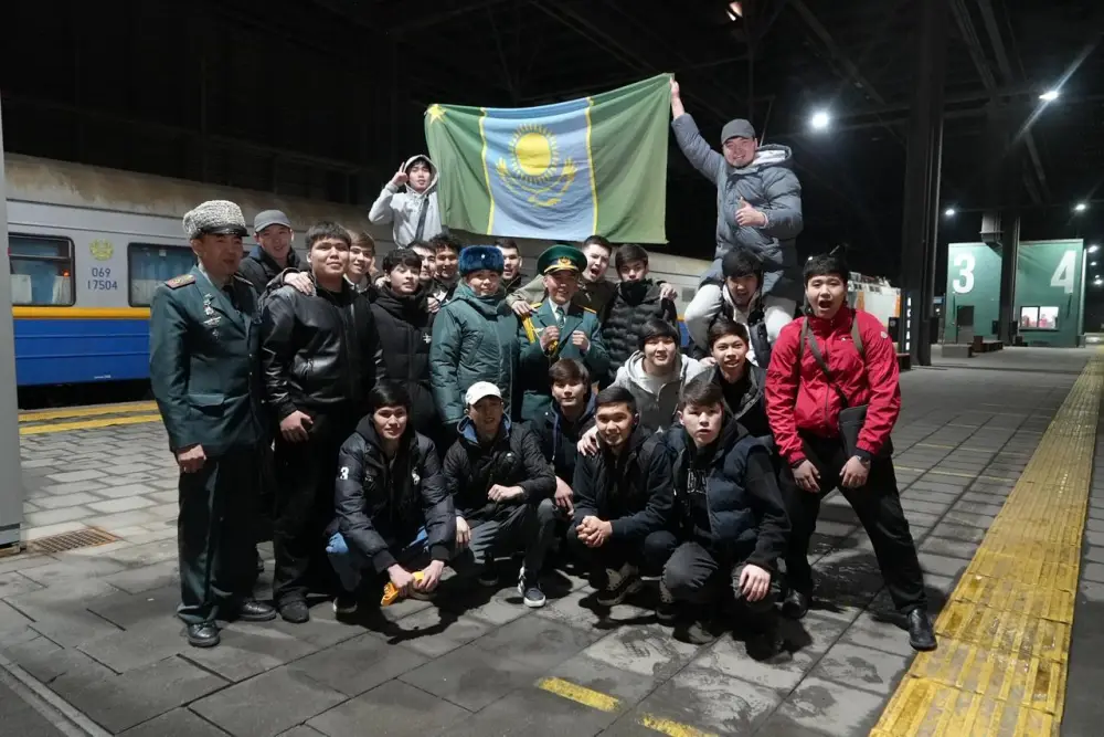 Первые солдаты прошлогоднего весеннего призыва вернулись в столицу после службы в армии (3)