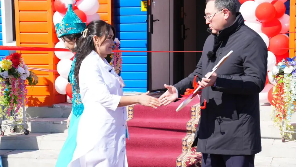 В Алматинской области открыли две врачебные амбулатории и вручили ключи от 132 новых квартир (5)