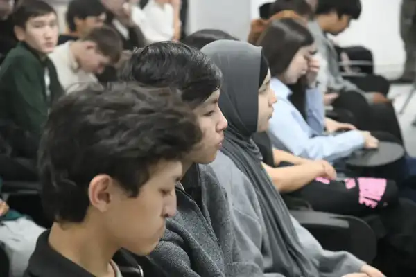 О переработке мусора и ответственном потреблении рассказали столичным студентам (5)