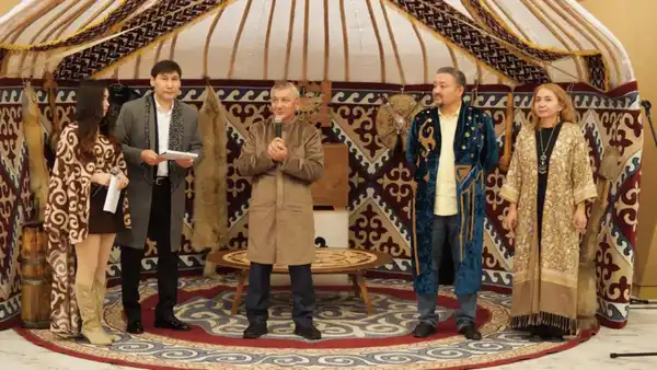 От орнамента к тренду: в столице показали современные образцы казахской одежды (6)