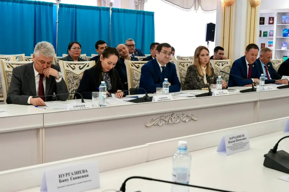 В Астане обсудили вопросы конституционной модернизации (3)