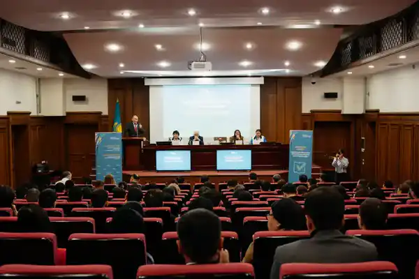 В Министерстве культуры и информации РК состоялась встреча с членами Общенациональной коалиции по разъяснению проекта новой Конституции (6)