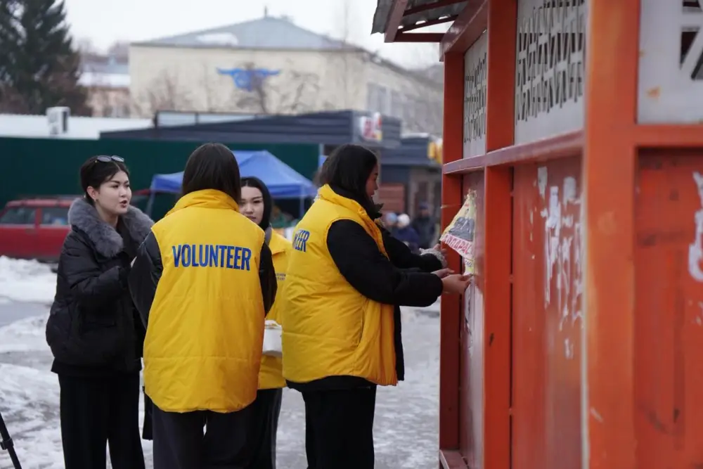 Молодежь Усть-Каменогорска вышла на акцию по очистке города от незаконной рекламы (2)