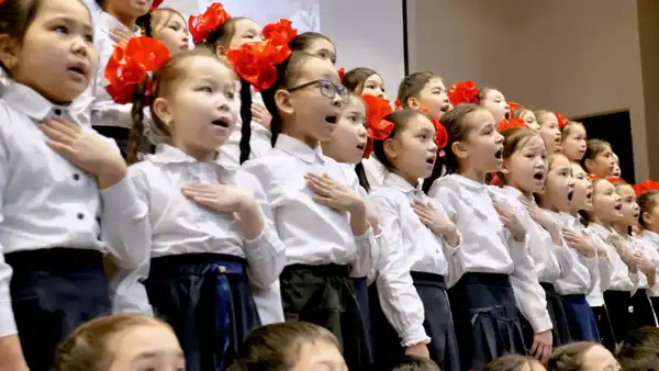 Праздничный хор учащихся и малышей одновременно зазвучал в Астане в честь Международного женского дня (4)