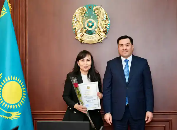 Профессионализм и признание: Министр энергетики вручил госнаграды женщинам отрасли (5)