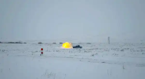 Танкисты отработали задачи по поражению целей в боевых условиях (2)