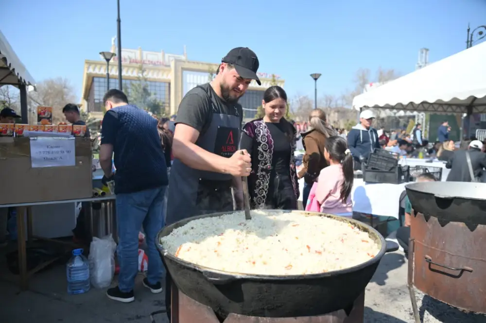 ШЫМКЕНТ: ПРОХОДИТ МЕЖДУНАРОДНЫЙ ГАСТРОНОМИЧЕСКИЙ ФЕСТИВАЛЬ «DAMDASTOUR» (8)