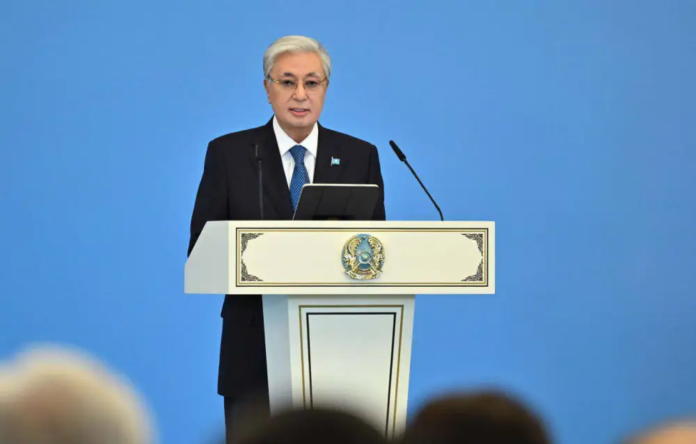 Глава государства Касым-Жомарт Токаев выступил с речью на торжественном мероприятии, посвященном принятию Конституции (2)