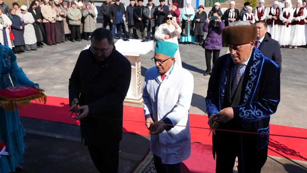 В Алматинской области открыли две врачебные амбулатории и вручили ключи от 132 новых квартир (10)