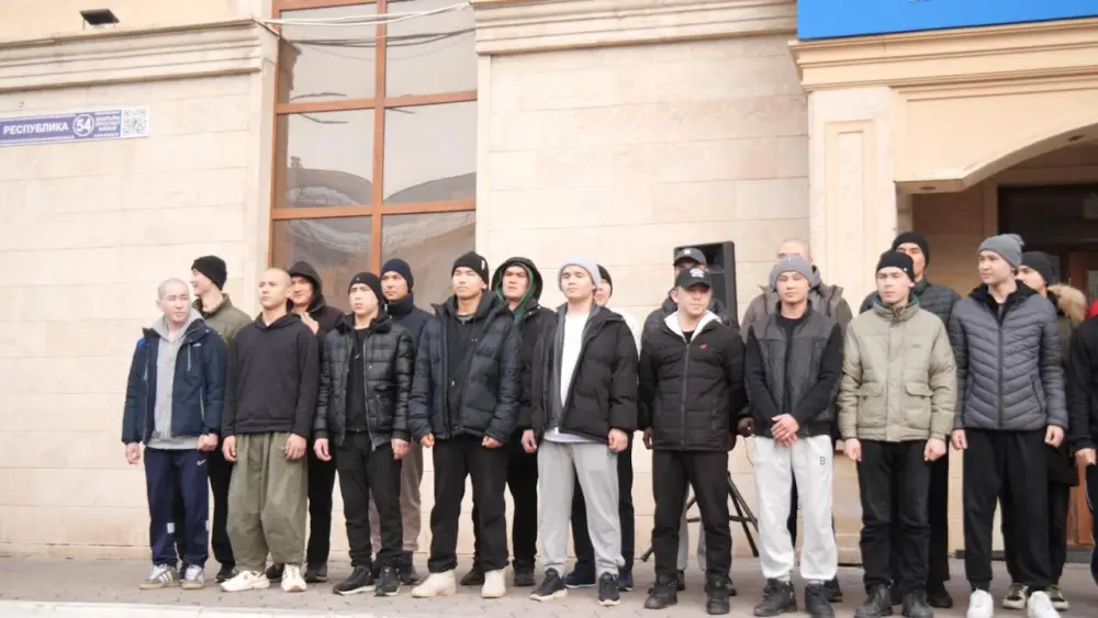 В Астане торжественно проводили первых новобранцев весеннего призыва на службу в армию (8)
