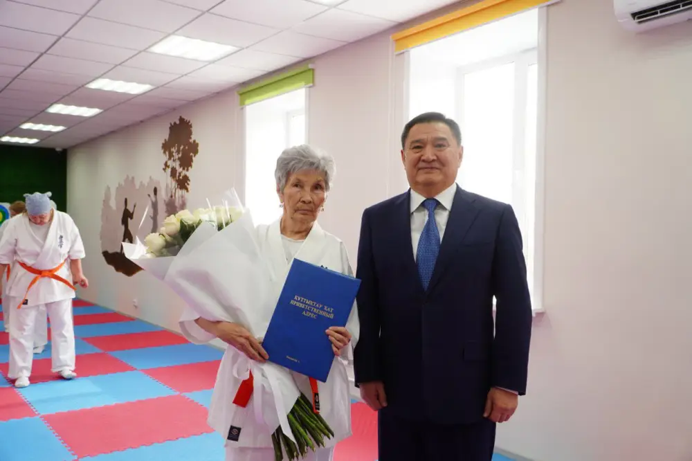 В Центре активного долголетия отметили 80-летие активистки Александры Каримжановой (2)