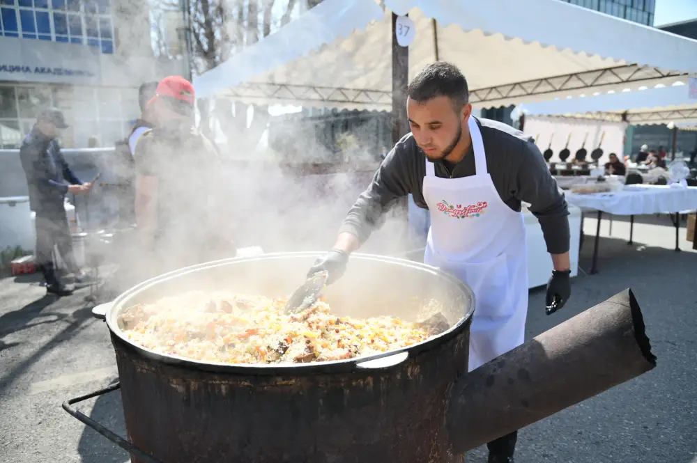 ШЫМКЕНТ: ПРОХОДИТ МЕЖДУНАРОДНЫЙ ГАСТРОНОМИЧЕСКИЙ ФЕСТИВАЛЬ «DAMDASTOUR» (4)