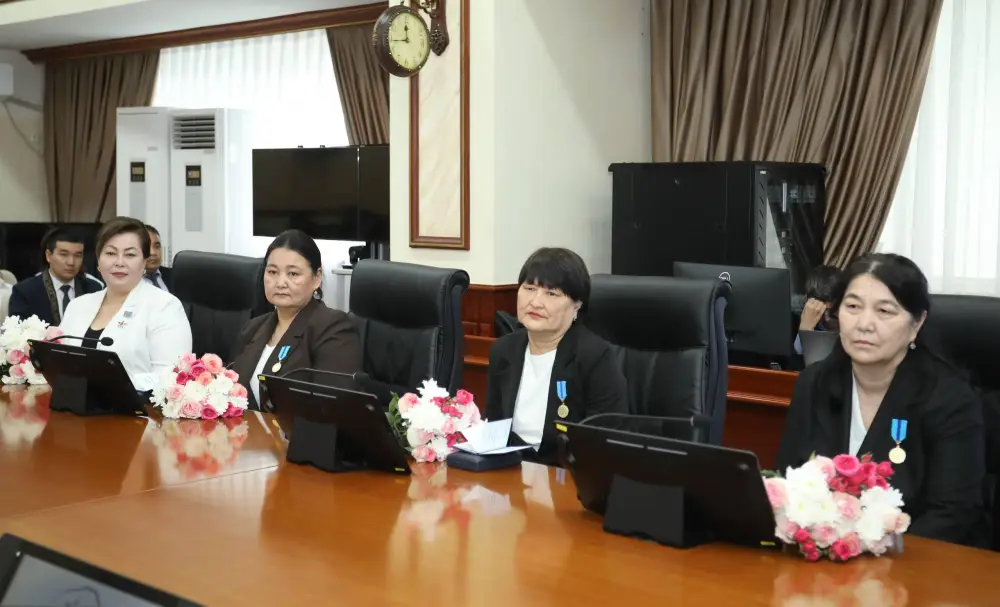 Нурдаулет Килыбай вручил государственные награды ряду тружеников (6)