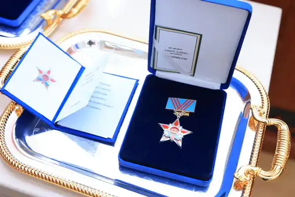 Ермаганбет Булекпаев поздравил женщин Карагандинской области с 8 Марта (10)