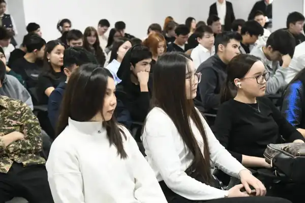 О переработке мусора и ответственном потреблении рассказали столичным студентам (7)