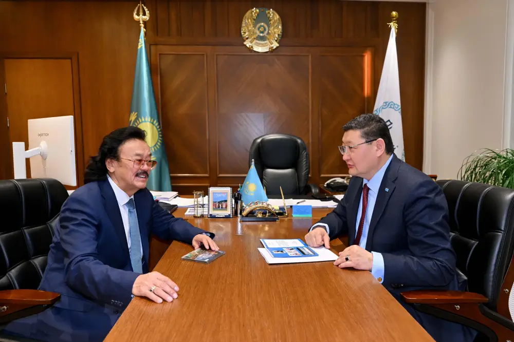 Аким области встретился с Народным артистом Казахстана Секеном Турысбековым (4)