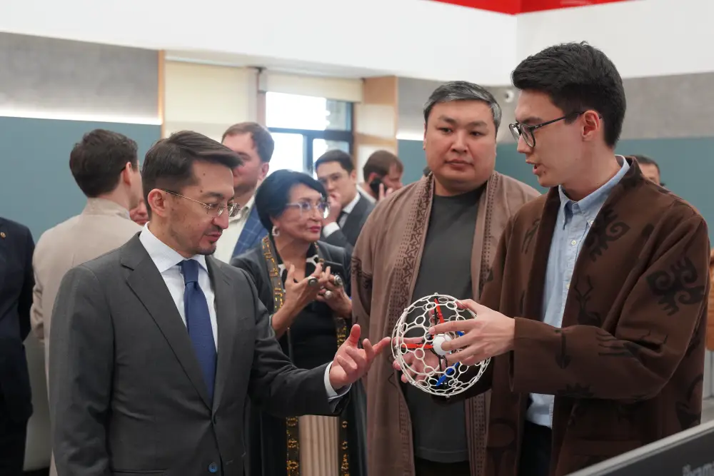 От Apple Store в госуслугах до кранейшего AI Хаба, как развиваются технологии в Алматы (3)