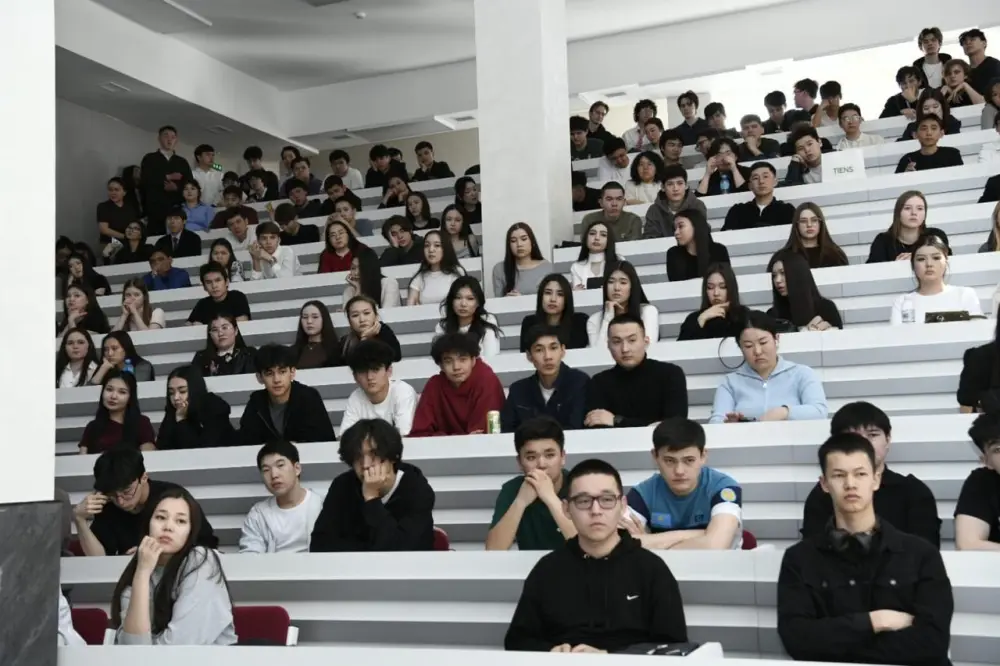 О современных угрозах в цифровой среде рассказали студентам столичного вуза (3)