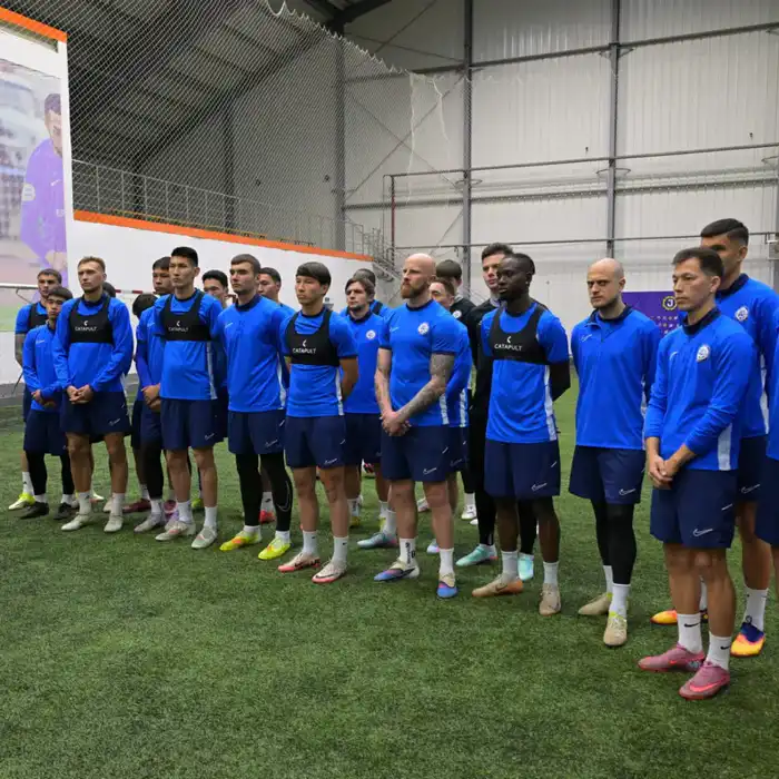 Аким области Асаин Байханов встретился с игроками и тренерским штабом ФК «Иртыш», поздравив команду с началом нового сезона в Премьер-лиге Казахстана (4)