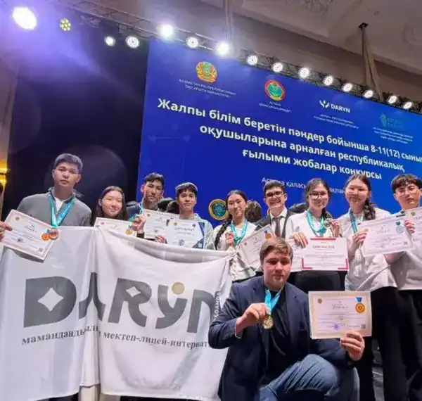 Ракетная платформа и бионический робот: карагандинцы взяли золото на национальном конкурсе (3)