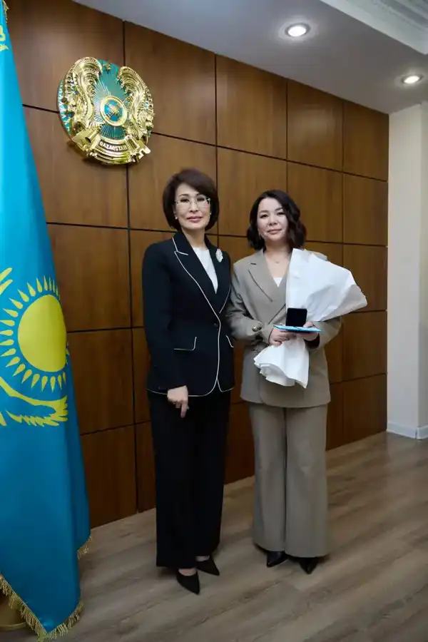 ЗА ВКЛАД В ЗДОРОВЬЕ НАЦИИ: 30 ЖЕНЩИН-МЕДИКОВ ПОЛУЧИЛИ ЗАСЛУЖЕННЫЕ НАГРАДЫ (3)