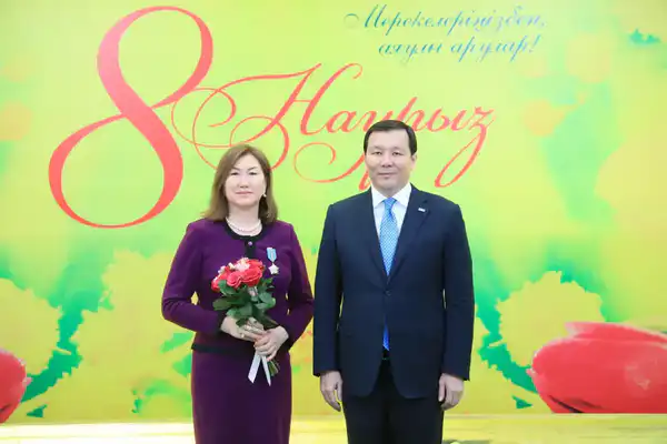 Накануне весеннего праздника актюбинские женщины были удостоены государственных наград (2)
