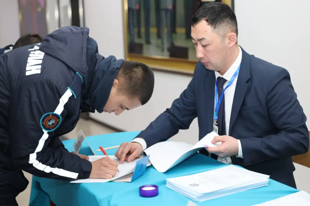 Впервые проголосовал в свой день рождения: для солдата Национальной гвардии день референдума стал особенным (3)