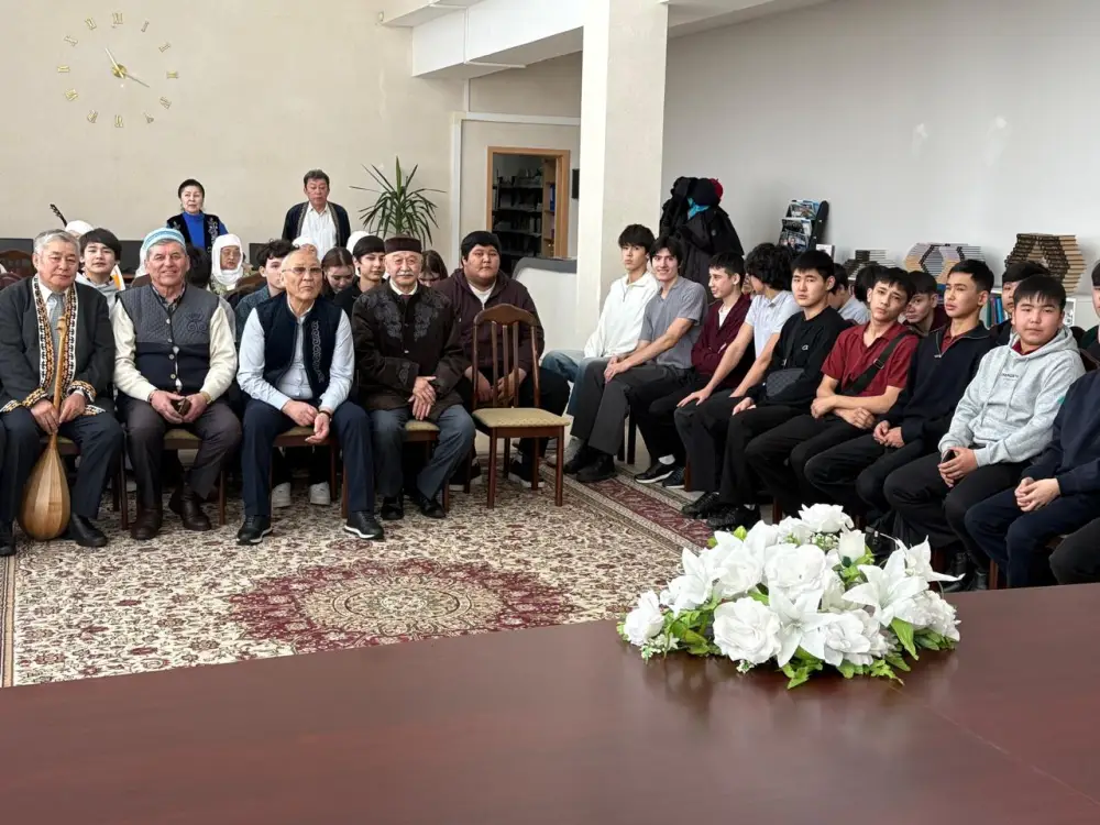 День Шанырака: столичные пенсионеры рассказали студентам о национальных традициях и дали свое благословение (2)