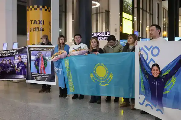 Казахстанская юниорская сборная по конькобежному спорту во главе с Кристиной Шумековой и Вадимом Чебардаковым вернулась домой (2)