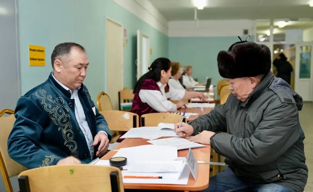 Аким ВКО сделал свой выбор на референдуме (6)