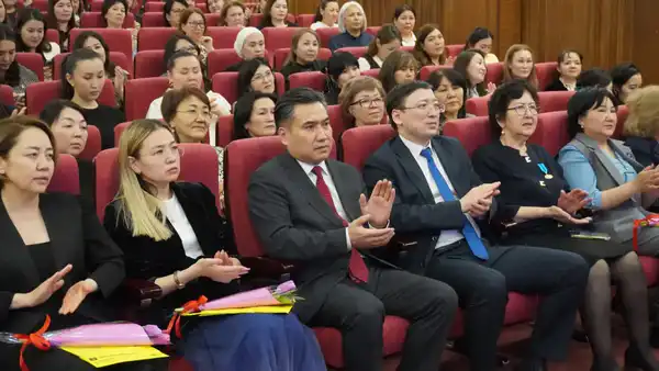 Вручены государственные награды от имени Президента в честь 8 Марта (7)