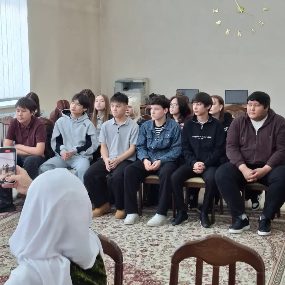 День Шанырака: столичные пенсионеры рассказали студентам о национальных традициях и дали свое благословение (7)