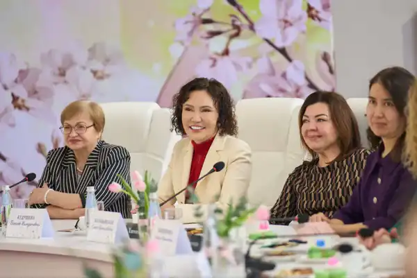 Аким ВКО поздравил с наступающим 8 Марта женщин, которые вносят особый вклад в развитие региона (3)