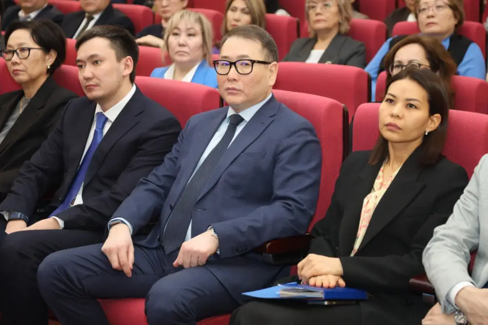 Представители общенациональной коалиции обсудили проект новой Конституции с представителями торговой отрасли (5)